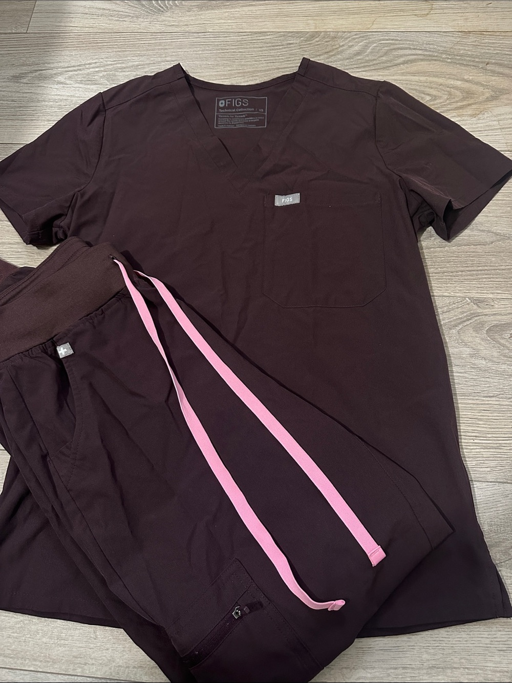 Figs Women's Scrub Set — Dark Fig color with Pink Drawstrings